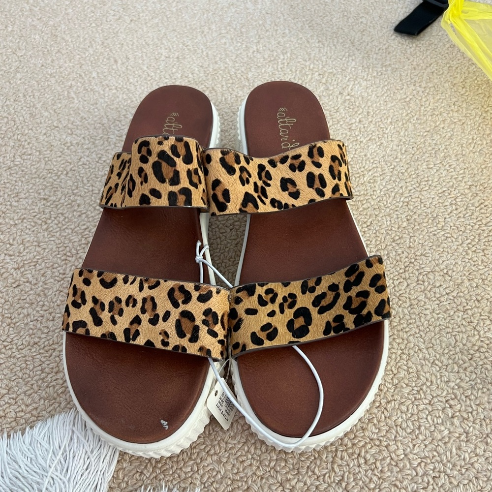 Brand new altrd state sandals